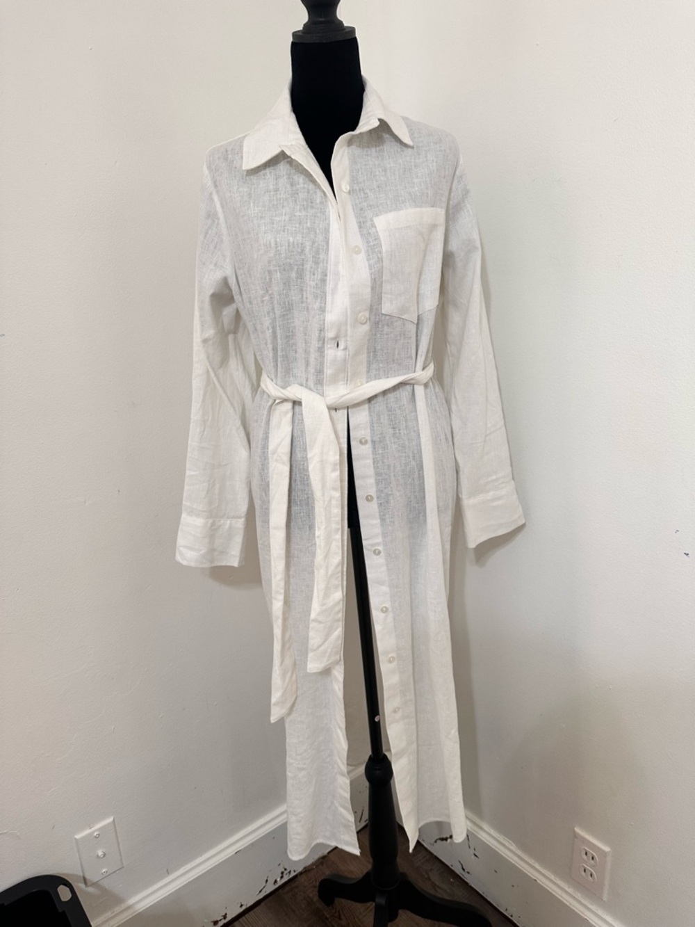 Abercrombie and Fitch White Button-Front Linen Shirt Dress with Belt